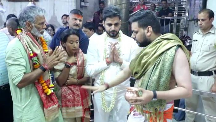 महाकाल की भस्म आरती में सेलिब्रिटी आस्था: मिलिंद सोमन और नीतीश राणा ने किए दर्शन