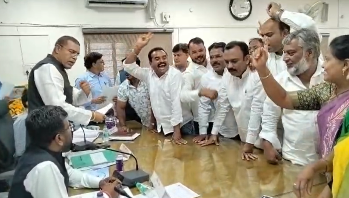 हंगामे की भेंट चढ़ी छिंदवाड़ा नगर निगम परिषद की बैठक, विपक्ष ने दिखाए कड़े तेवर
