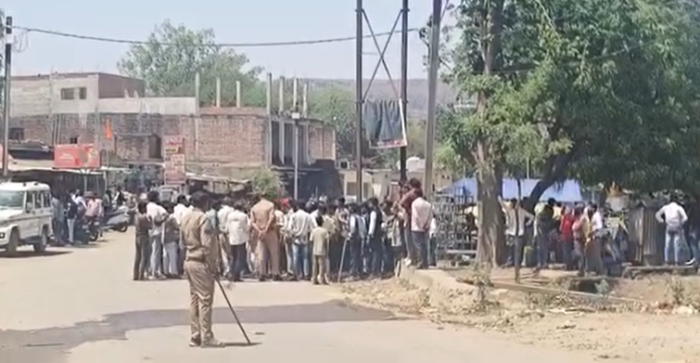 अमिलिया हिंसा: बोलेरो हटाने के विवाद ने लिया हिंसक रूप, 14 घायल, पुलिस थाने पर भी पथराव