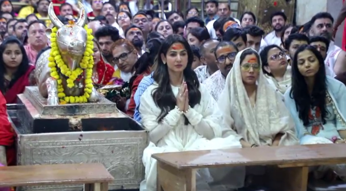 महाकाल की भस्म आरती में पहुंचीं बॉलीवुड अभिनेत्री सोनल चौहान