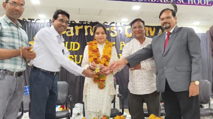 जिले में टॉपर बनी उमामा मंसूरी, प्रदेश में सातवीं रैंक, बायोलॉजी में 97%अंक हासिल कर बनाया रिकॉर्ड