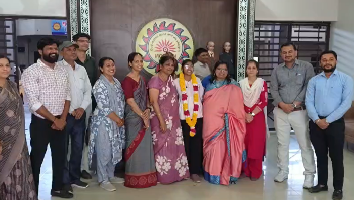 महक गोले बनीं 10वीं कक्षा में जिले की टॉपर, 98.8% अंकों के साथ प्रदेश में छठवीं रैंक, पिता बनाते हैं मटके