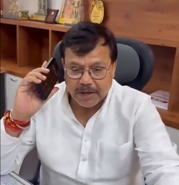 बोर्ड परीक्षाओं में शानदार प्रदर्शन करने वाले मेधावी छात्रों को मंत्री ने फोन पर दी बधाई