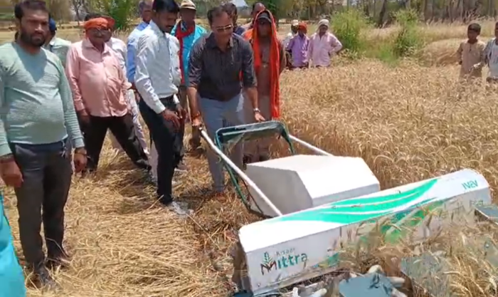 कलेक्टर आशीष तिवारी ने किसानों से नरवाई प्रबंधन पर किया सार्थक संवाद