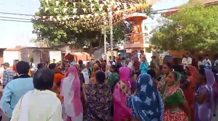 अडगांव में बाबा साहब के अपमान पर बवाल: बैनर फाड़ने से भड़का आक्रोश, सड़क पर उतरा समाज