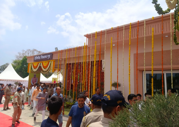 मुख्यमंत्री डॉ. मोहन यादव ने पुलिस लाइन के हेलीपैड एरिया के पास बने हुए पुलिस VIP गेस्ट हाउस का लोकार्पण किया