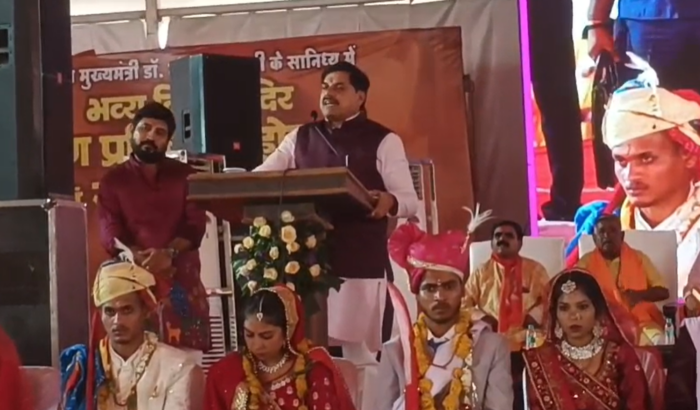 सामूहिक विवाह समारोह में शामिल हुए सीएम डॉ. मोहन यादव, नव दंपतियों को दी शुभकामना