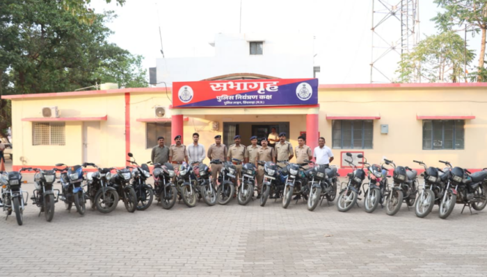 पुलिस ने किया अंतर्राज्यीय चोर गिरोह का खुलासा, 19 मोटर साइकिल की बरामद