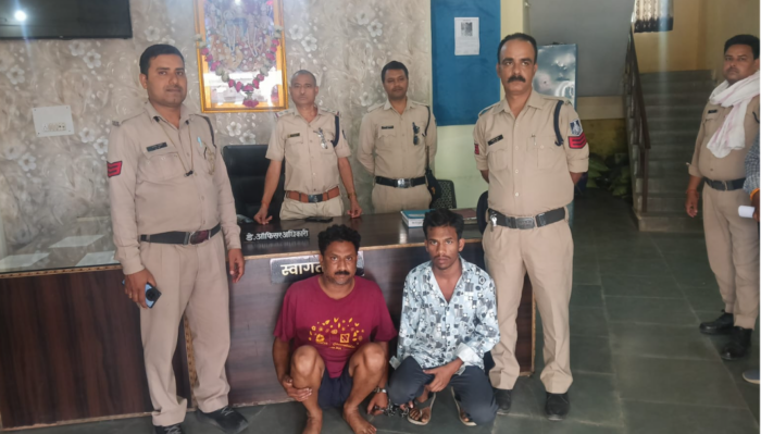 अवैध कट्टा फैक्ट्री पर पुलिस ने मारा छापा, बने-अधबने असलहा सहित 2 आरोपी गिरफ्तार