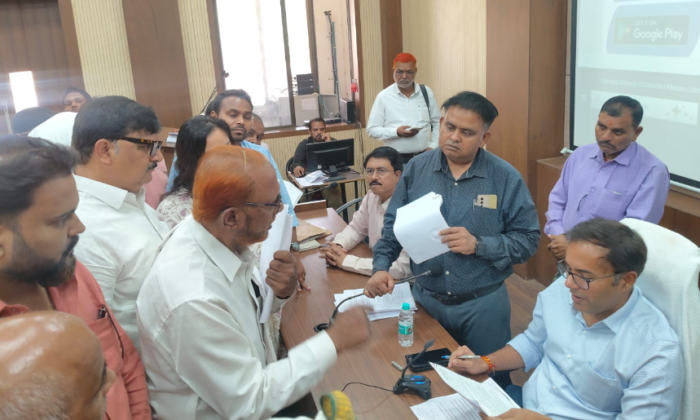 कांग्रेस ने प्रशासन की कार्रवाई पर उठाए सवाल, कहा- बिना प्रमाण के 167 नाबालिग बच्चों को ट्रेन से उतारा!