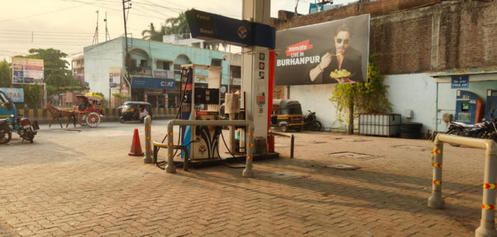 पेट्रोल की क़िल्लत से लोग परेशान, कंपनी से तेल सप्लाई न होने के चलते पट्रोल पंप हुए खाली