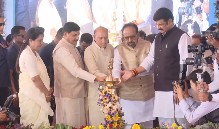 मुख्यमंत्री डॉ. मोहन यादव नरयावली में आयोजित लोकार्पण एवं भूमिपूजन कार्यक्रम में हुए शामिल