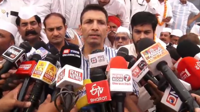 किसानों के समस्या को लेकर 24 घंटे उपवास पर बैठे कांग्रेस सेवादल के कार्यकर्ता, जीतू पटवारी हुए शामिल