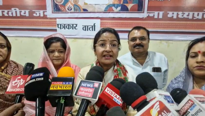 पन्ना में मंत्री प्रतिमा बागरी की प्रेस कॉन्फ्रेंस, महिला आरक्षण बिल को लेकर कांग्रेस पर साधा निशाना