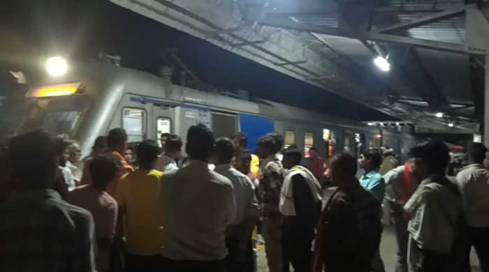 कटनी-बीना मेमू ट्रेन में अवैध वेंडरों का यात्रियों पर हमला, एक घंटे तक खड़ी रही ट्रेन