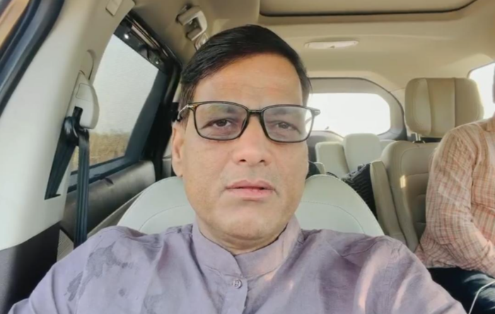 दामोदर यादव का धीरेंद्र शास्त्री पर तीखा हमला, खुलकर राजनीति के मैदान में आने की दी चुनौती