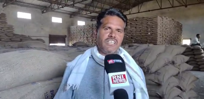 गेहूं उपार्जन केंद्रों पर किसानों की भीड़: स्लॉट, सर्वर और भुगतान से बढ़ी परेशानी