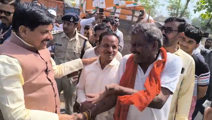 मुख्यमंत्री डॉ. मोहन यादव ने कतरगांव में बनाये गए उपार्जन केंद्र का औचक निरीक्षण