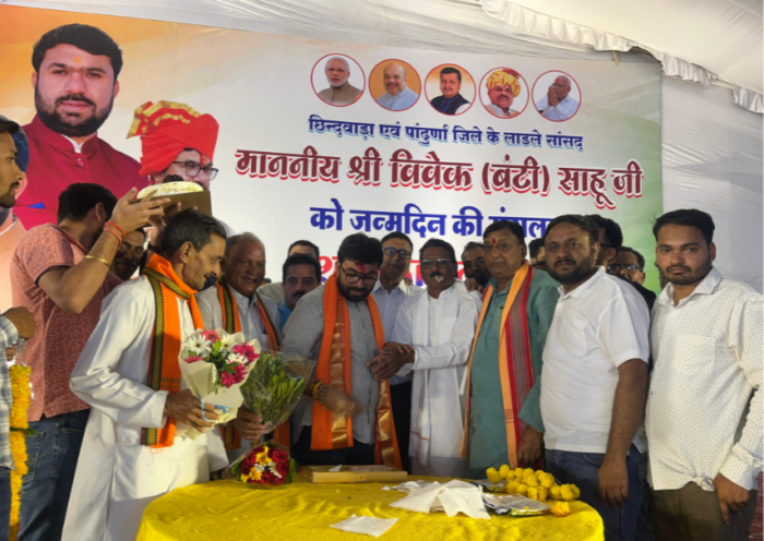 सांसद विवेक बंटी साहू के जन्मदिन पर हुए जगह-जगह कार्यक्रम