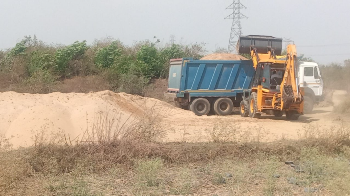 सिंगरौली में अवैध रेत भंडारण पर कार्रवाई, सैकड़ों घन मीटर रेत जब्त