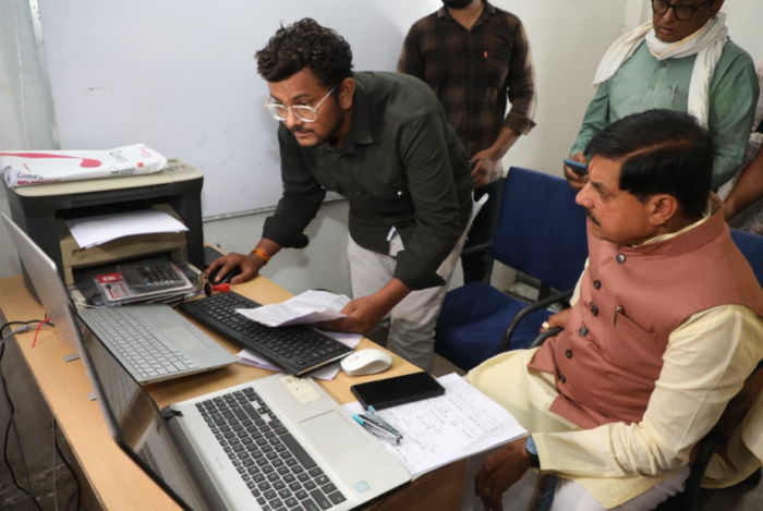 मुख्यमंत्री डॉ. मोहन यादव ने कतरगांव में गेहूं उपार्जन केंद्र का औचक निरीक्षण किया