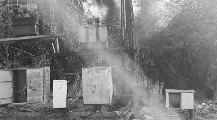 बिजली दफ्तर के परिसर में धधकी आग, दमकल की मुस्तैदी से आग पर पाया काबू