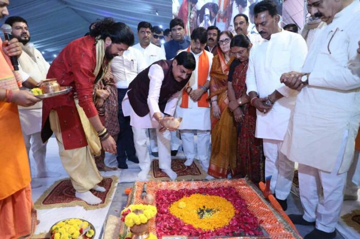 ग्राम नैनोद, इंदौर में आयोजित कार्यक्रम में इंदौर-पीथमपुर इकनॉमिक कॉरिडोर के प्रथम चरण का भूमिपूजन
