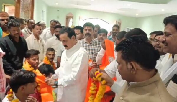 दतिया उपचुनाव से पहले BJP को बढ़त, कांग्रेस कार्यकर्ताओं ने BJP का थामा दामन