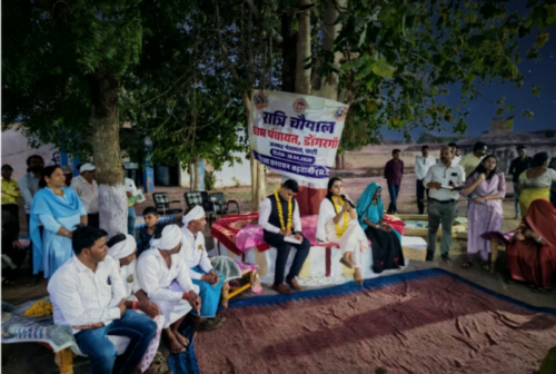 कलेक्टर ने लगाई रात्रि चौपालः  छात्राओं संग किया भोजन, ग्रामीणों से संवाद कर विकास योजनाओं पर लिया फीडबैक
