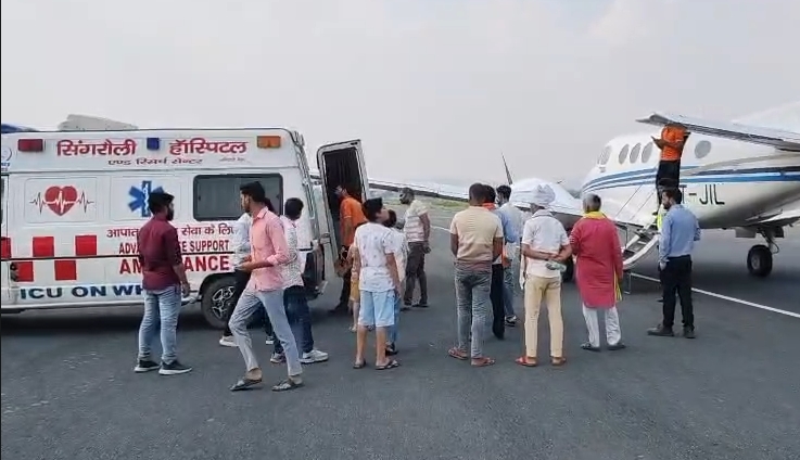 सांसद डॉ. राजेश मिश्रा की पहल से गंभीर मरीज को एयर एंबुलेंस से एम्स भेजा गया