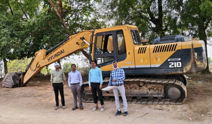 पलेरा क्षेत्र में अवैध रेत उत्खनन पर बड़ी कार्रवाई, दो पोकलेन मशीनें जब्त, लिफ्टर नष्ट