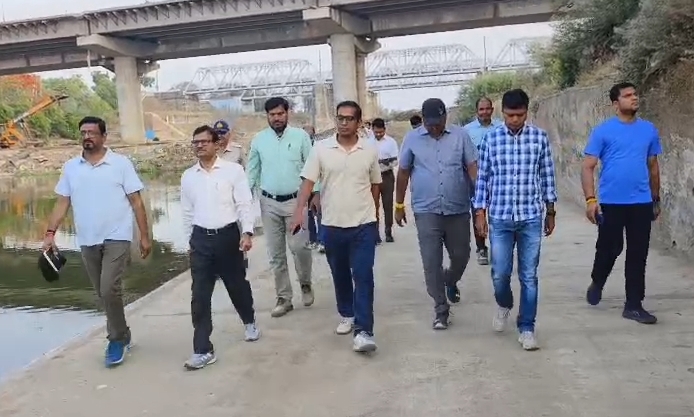 उज्जैन में ‘फ्यूल सेविंग मॉडल’ की शुरुआत, सिंहस्थ निरीक्षण के लिए एक बस में निकले अधिकारी