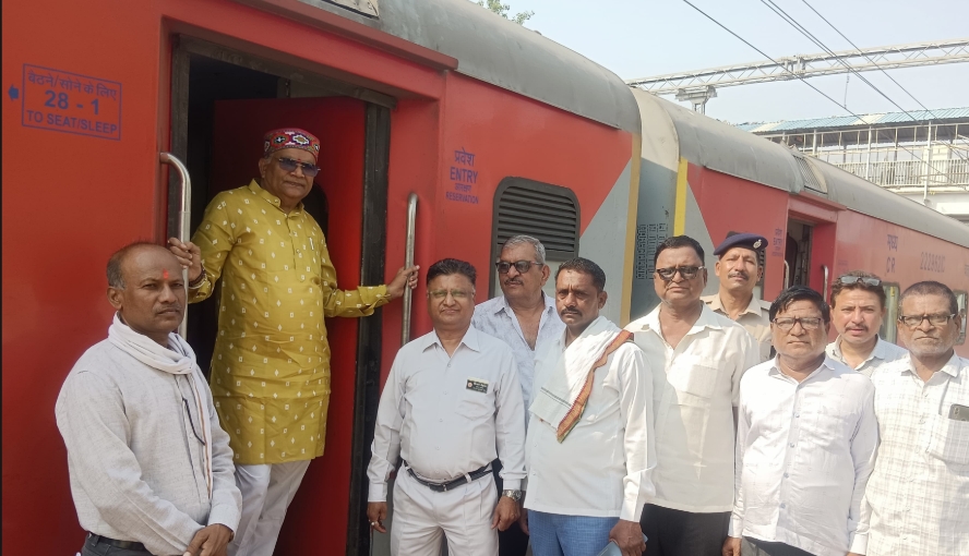 सांसद ज्ञानेश्वर पाटील ने ट्रेन से किया सफर, दिया ईंधन बचत का संदेश