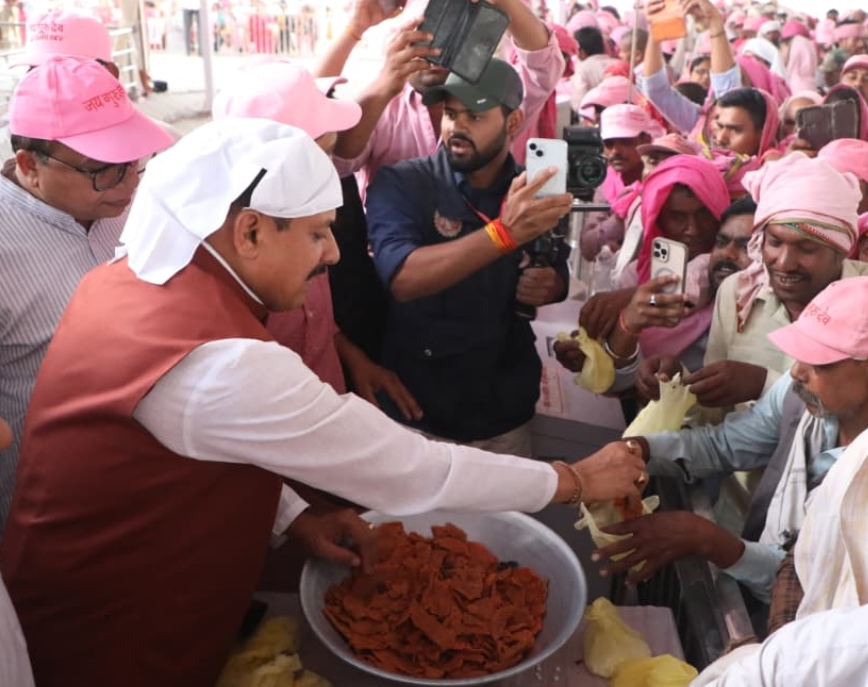 उज्जैन में जय गुरुदेव आश्रम पहुंचे मुख्यमंत्री, अमृत प्रवचन का किया श्रवण