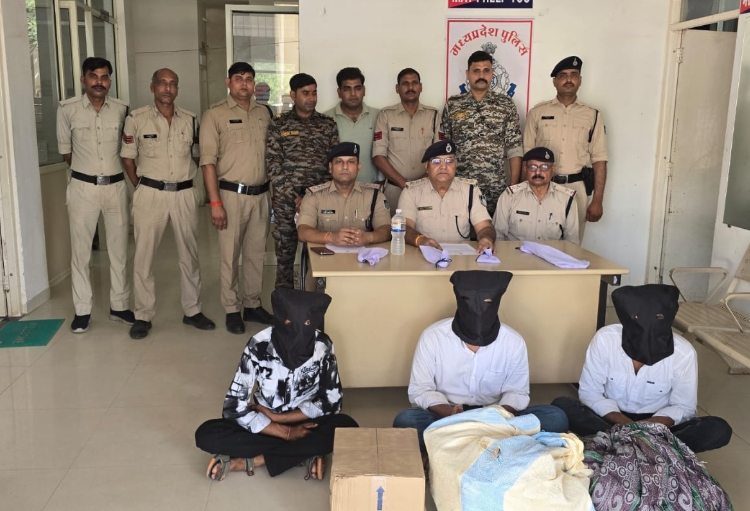 सेवढ़ा पुलिस की बड़ी कार्रवाई, अवैध हथियार व शराब सहित स्कॉर्पियो जब्त