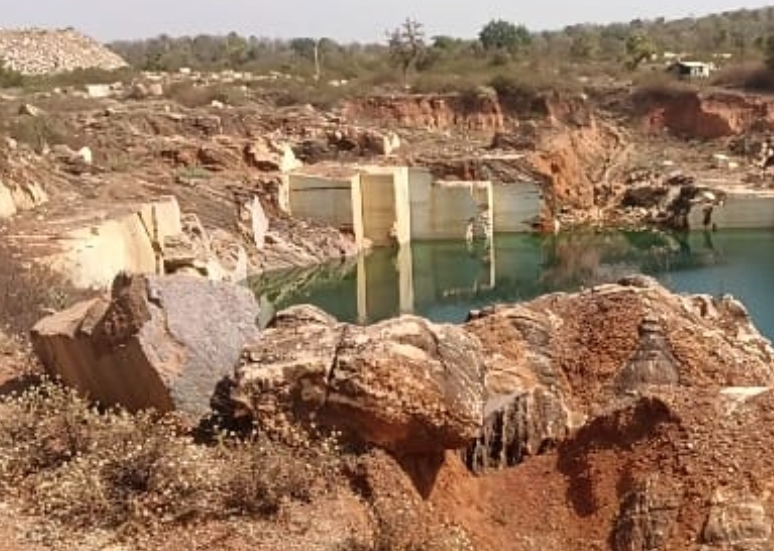 कटनी जिले के स्लीमनाबाद क्षेत्र अंतर्गत छपरा गांव में मार्बल खदानों की लापरवाही उजागर