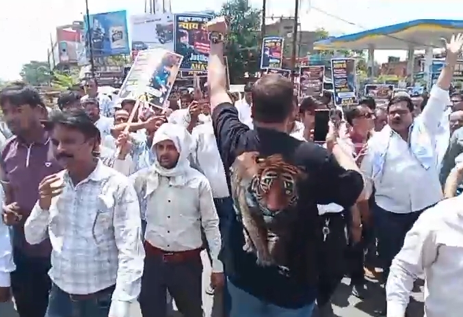 बस हादसे में मासूम की मौत के बाद शिवपुरी में जनआक्रोश, प्रशासन को सौंपा ज्ञापन