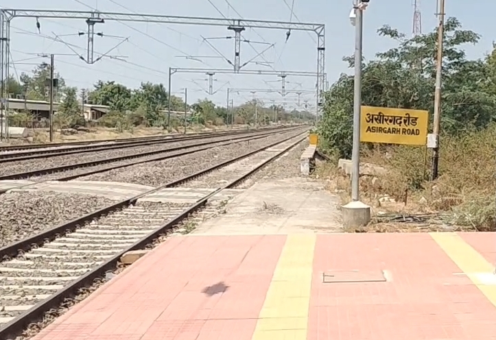 बुरहानपुर-खंडवा रेल रूट पर ट्रेन ठहराव की मांग को लेकर ग्रामीणों का विरोध तेज