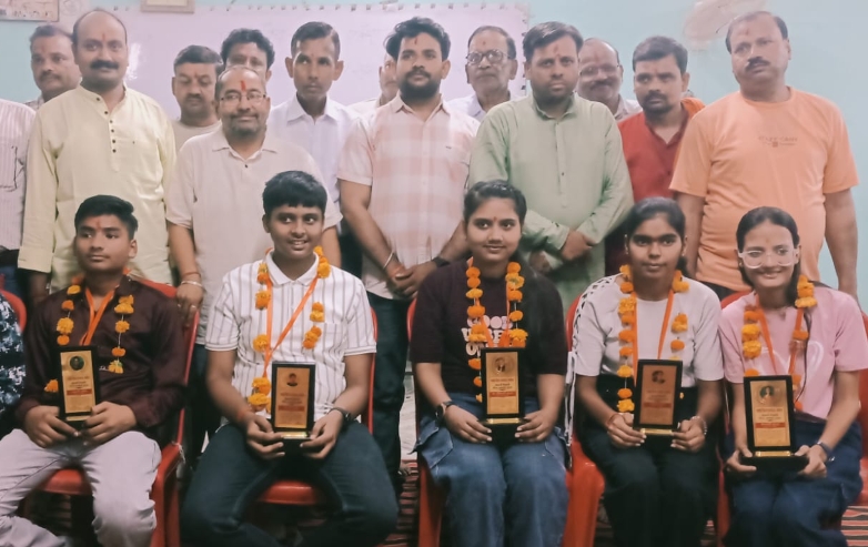 गहोई वैश्य समाज पलेरा द्वारा मेधावी छात्र-छात्राओं का सम्मान