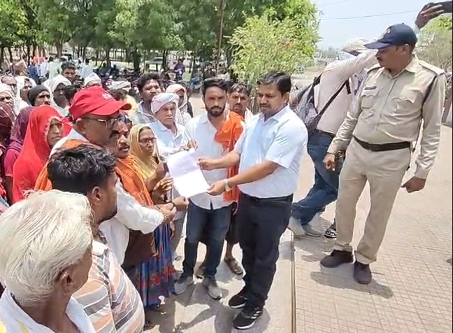 शिवा बाबा ट्रस्ट पर दान राशि में गड़बड़ी के आरोप, ग्रामीणों ने मांगी जांच