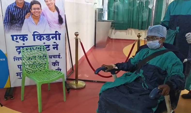 बुरहानपुर में ऐतिहासिक सफलता: मां ने किडनी दान कर बेटे को दिया नया जीवन