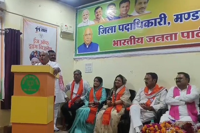 पन्ना पहुंचे भाजपा प्रदेश अध्यक्ष हेमंत खंडेलवाल, संगठनात्मक बैठक में की चर्चा