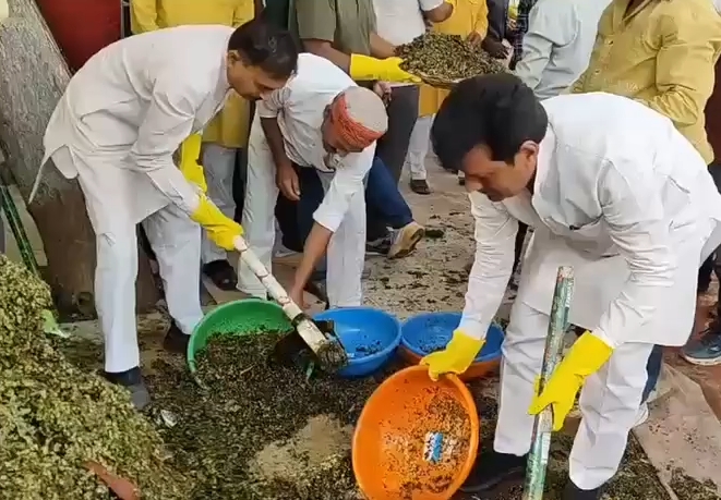 ग्वालियर में गंगा दशहरा पर सामूहिक श्रमदान, मेहराब साहब की तलैया की हुई सफाई