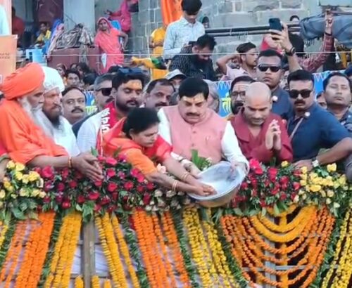 शिप्रा परिक्रमा में शामिल हुए मुख्यमंत्री मोहन यादव, रामघाट पर किया पूजन-अर्चन और श्रद्धालुओं के बीच लिया आस्था का आशीर्वाद