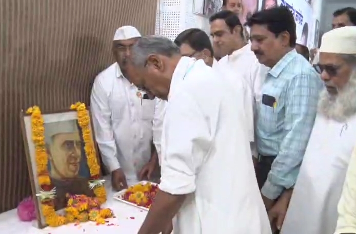 भोपाल में पंडित नेहरू की पुण्यतिथि पर कांग्रेस की श्रद्धांजलि सभा, दिग्विजय सिंह ने दी श्रद्धांजलि