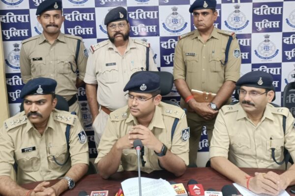 दतिया में अंधे कत्ल का खुलासा, अवैध संबंधों के विवाद में महिला की हत्या