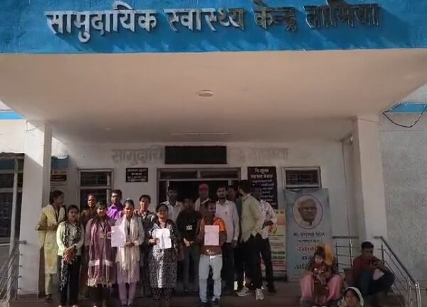 तीन माह से वेतन न मिलने से परेशान एमटीडब्लू स्वास्थ्य कर्मचारी, बीएमओ तामिया को सौंपा ज्ञापन