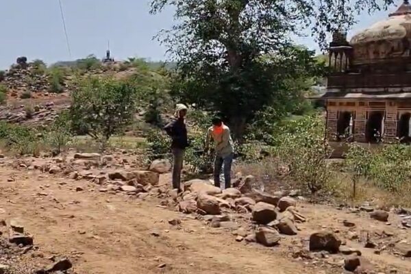 छोटा तालाब क्षेत्र को लेकर वन विभाग और नगरवासियों में विवाद, एसडीएम को सौंपा गया आवेदन