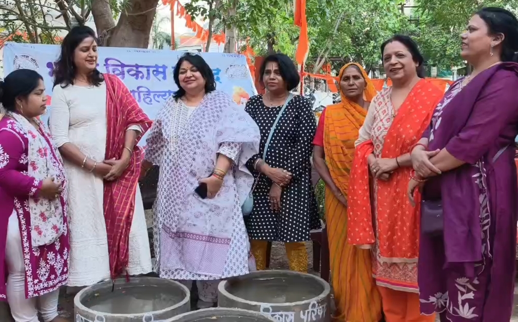 भीषण गर्मी में अहिल्या शाखा की पहल, पशुओं के लिए रखवाई पानी की टंकियां