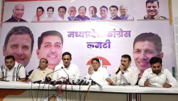 किसानों के समर्थन में कांग्रेस का बड़ा प्रदर्शन, शाजापुर में आगरा-मुंबई हाईवे जाम का ऐलान